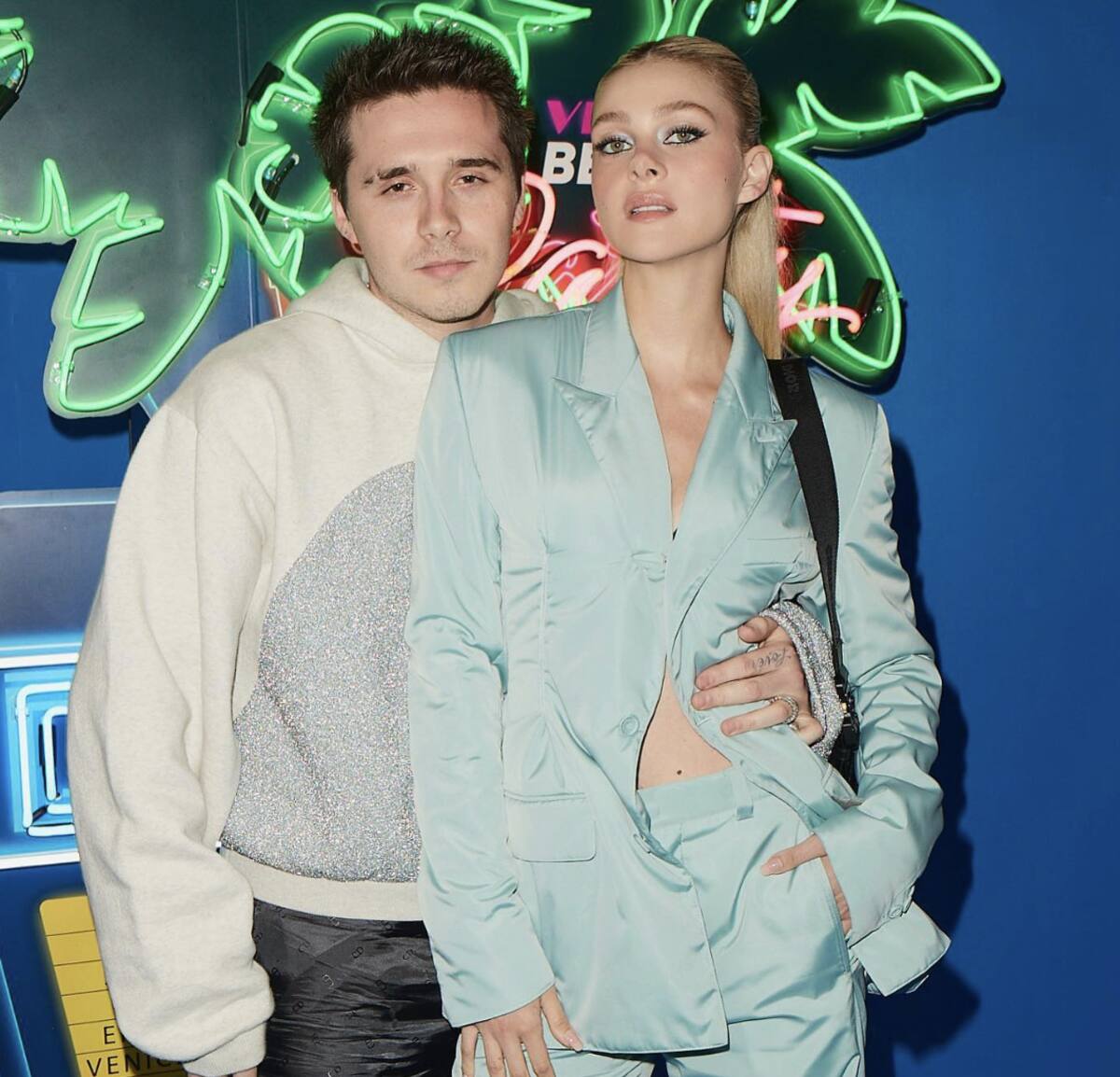 Nicola Peltz y Brooklyn Beckham aparecen en alfombra roja en medio del drama familiar - Créditos: Instagram