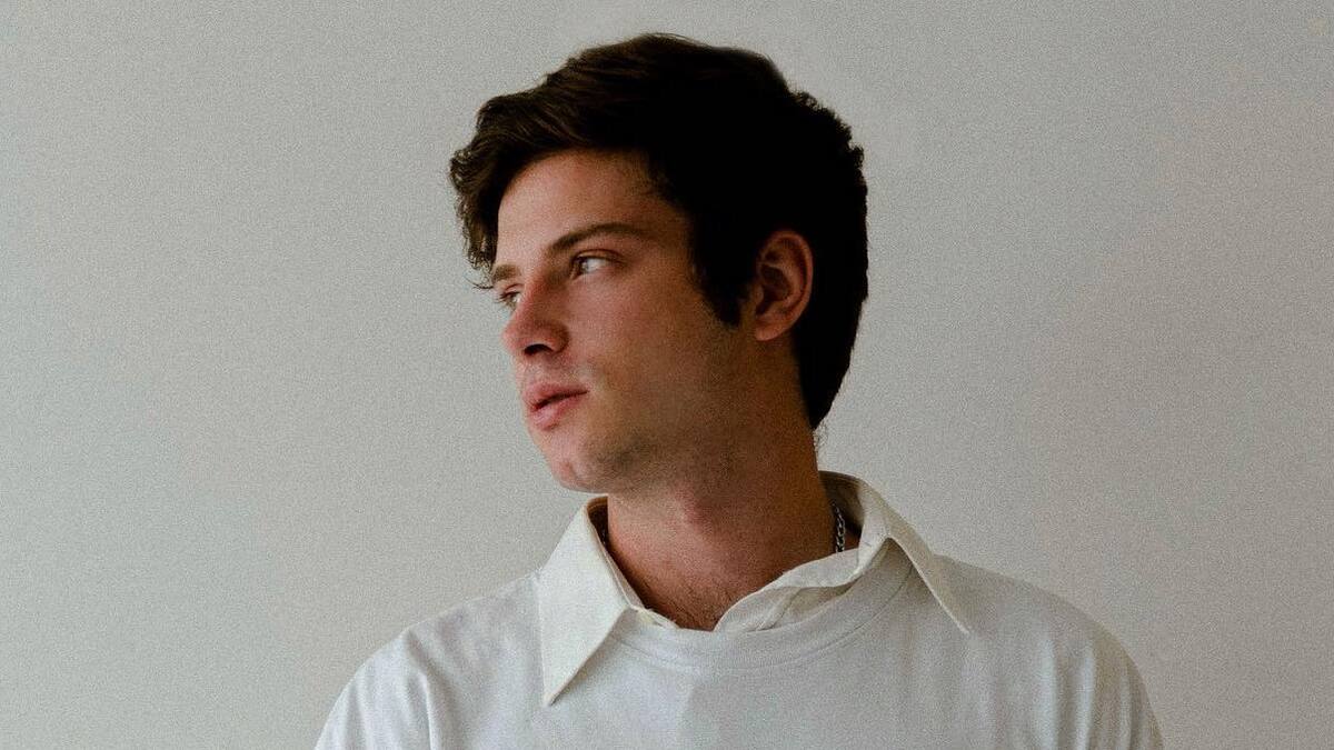 Toma asiento y descubre el nuevo vídeo de Nicolás Haza, el hijo de Ludwika Paleta