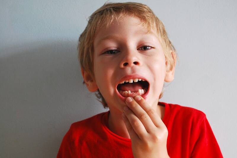 Soñar que perdemos nuestras piezas dentales, a menudo está relacionado con impotencia o con el sentimiento de "falta de herramientas".