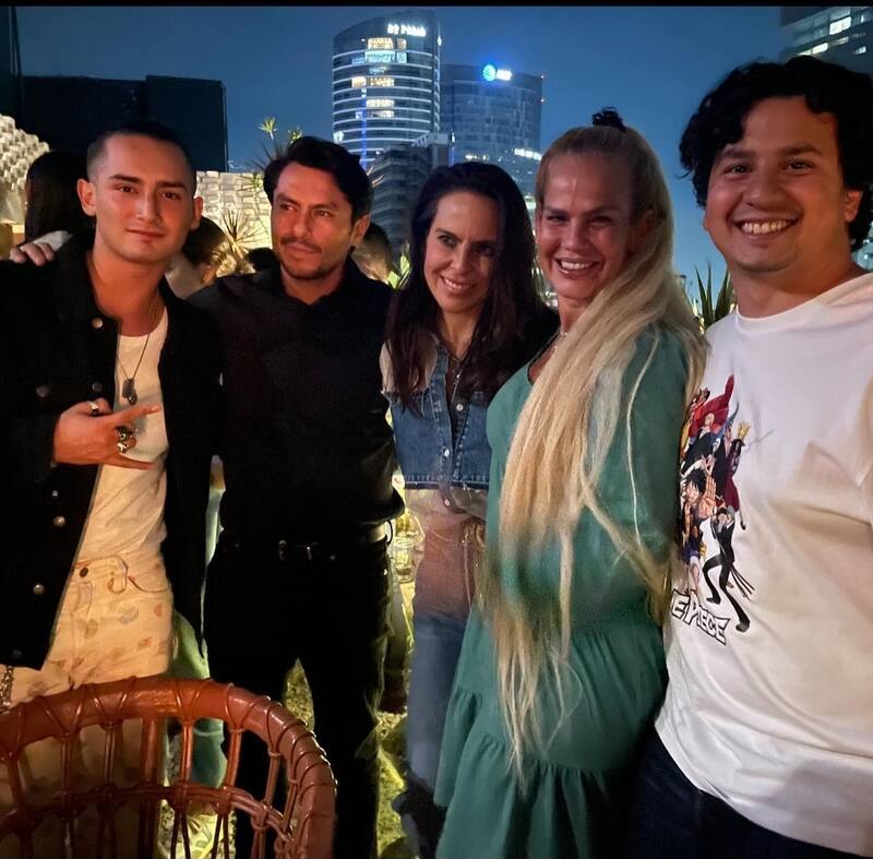 Niurka acude a salida nocturna con sus hijos y se encuentra con Kate del Castillo - Créditos: Instagram