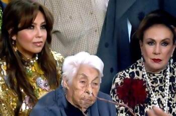 Dan el último adiós a Eva Mange con Laura Zapata al frente del cortejo