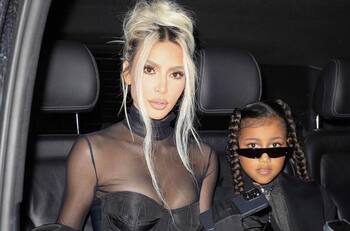 North West sale a las calles de París con controversial look al igual que sus famosos padres