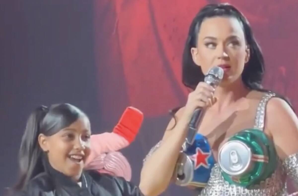 North West sube al escenario durante concierto de Katy Perry y le roba el show