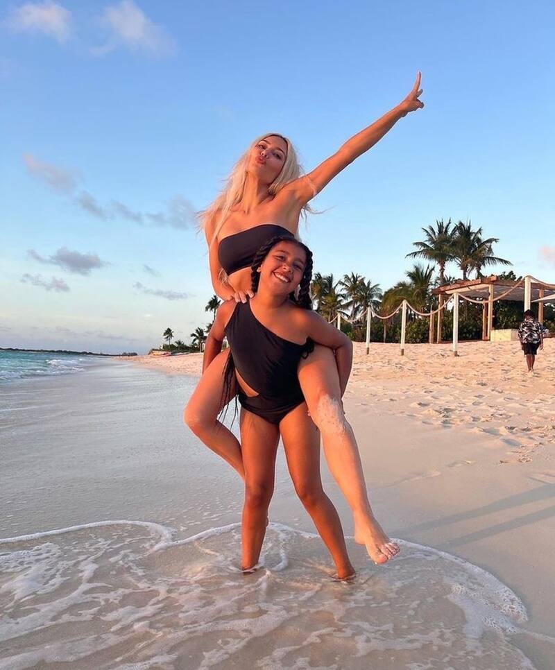 Noth West demuestra sus habilidades en el maquillaje - Créditos: Instagram