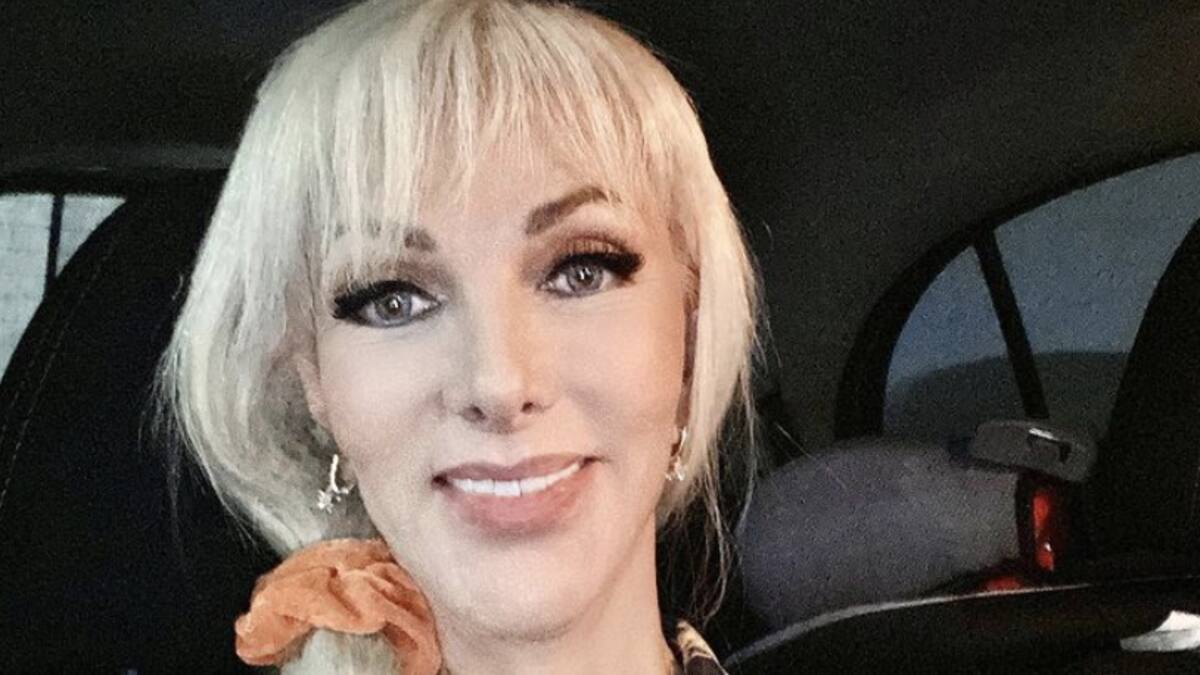 Olivia Collins relató que se intentó quitarse la vida por el infierno que vivió con su esposo