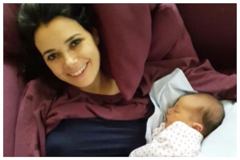 La actriz Özgü Namal es madre de dos hijos, por quienes abandonó los set de grabación hace casi una década.