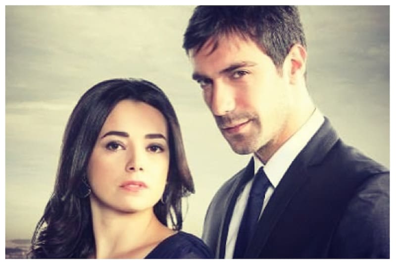 Özgü Namal e Ibrahim Celikkol fueron la pareja de la serie La sombra del pasado (Mercy). En esa producción ella ganó la fama artística.