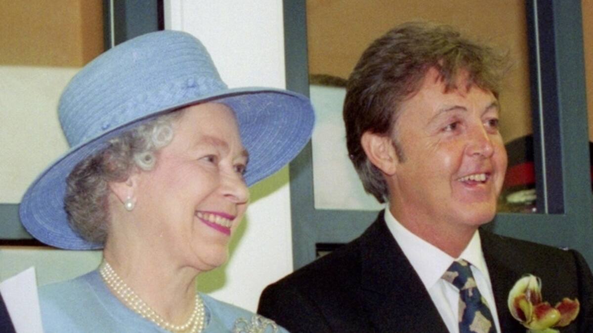 El anecdotario de la reina Isbael II y sus notables encuentros con un ex Beatle