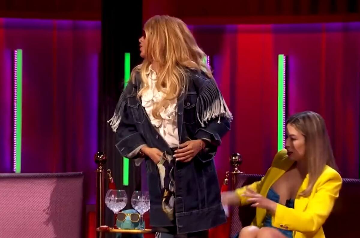 Incomodísimo: Paulina Rubio eufórica le grita «límpiame el culo» a la conductora Eva Soriano