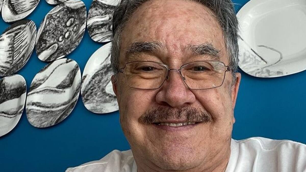 Pedro Sola llama "abuelitas" a Salma Hayek y Angelina Jolie; en redes lo destrozan