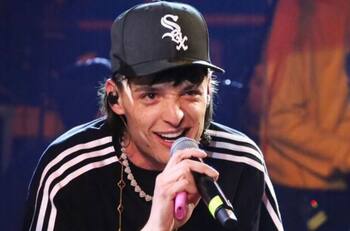 ¡Espectacular éxito! Peso Pluma debuta como número 1 en la lista Billborad