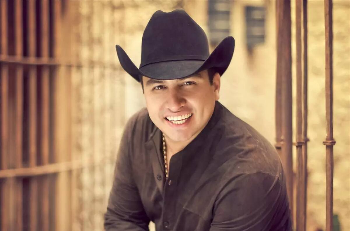 La razón por la que Julión Álvarez no puede cantar en Estados Unidos