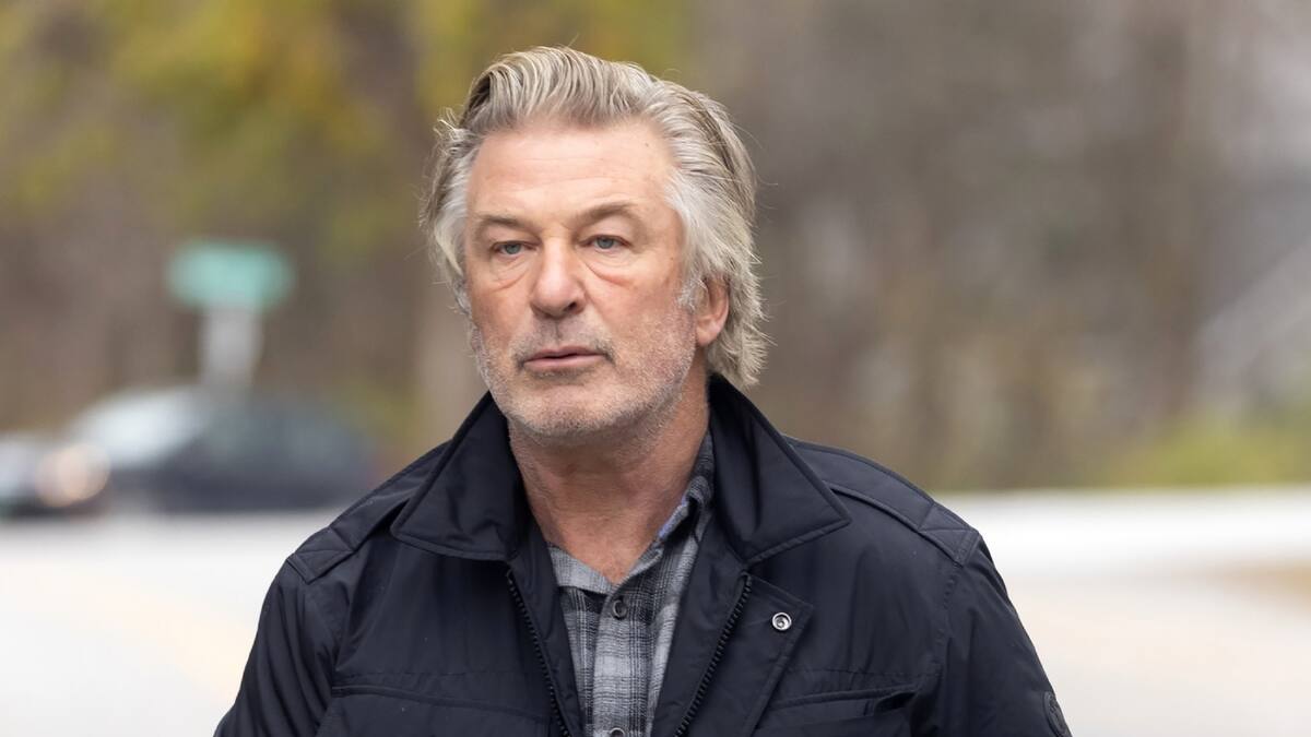 Por qué Alec Baldwin quedó libre de todos los cargos por la muerte de Halyna Hutchins