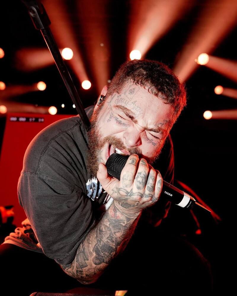 Post Malone sufre caída en el escenario y sus fans han estado preocupados por su estado de salud - Créditos: Instagram