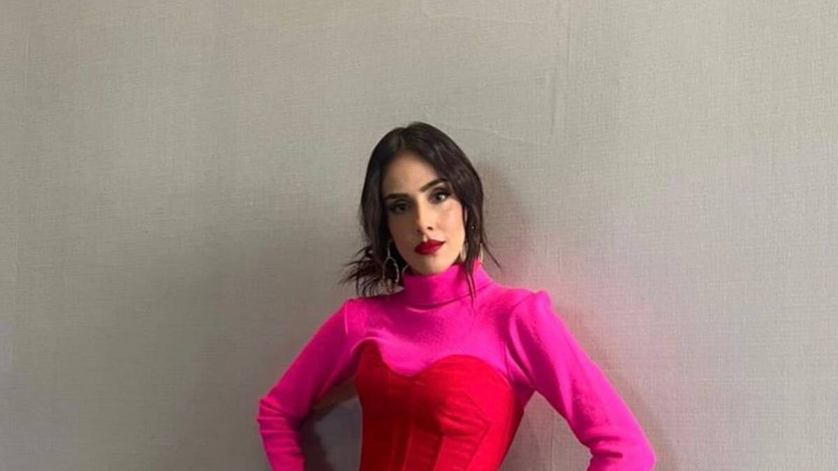 Sandra Echeverría usa el color de tendencia para presentar bioserie de María Félix