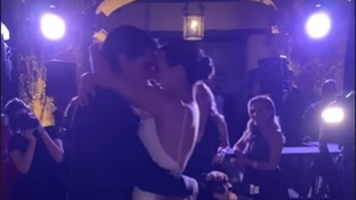 Adamari López reaparece tras salir de Telemundo en la boda de ensueño de su compañera Alix Aspe