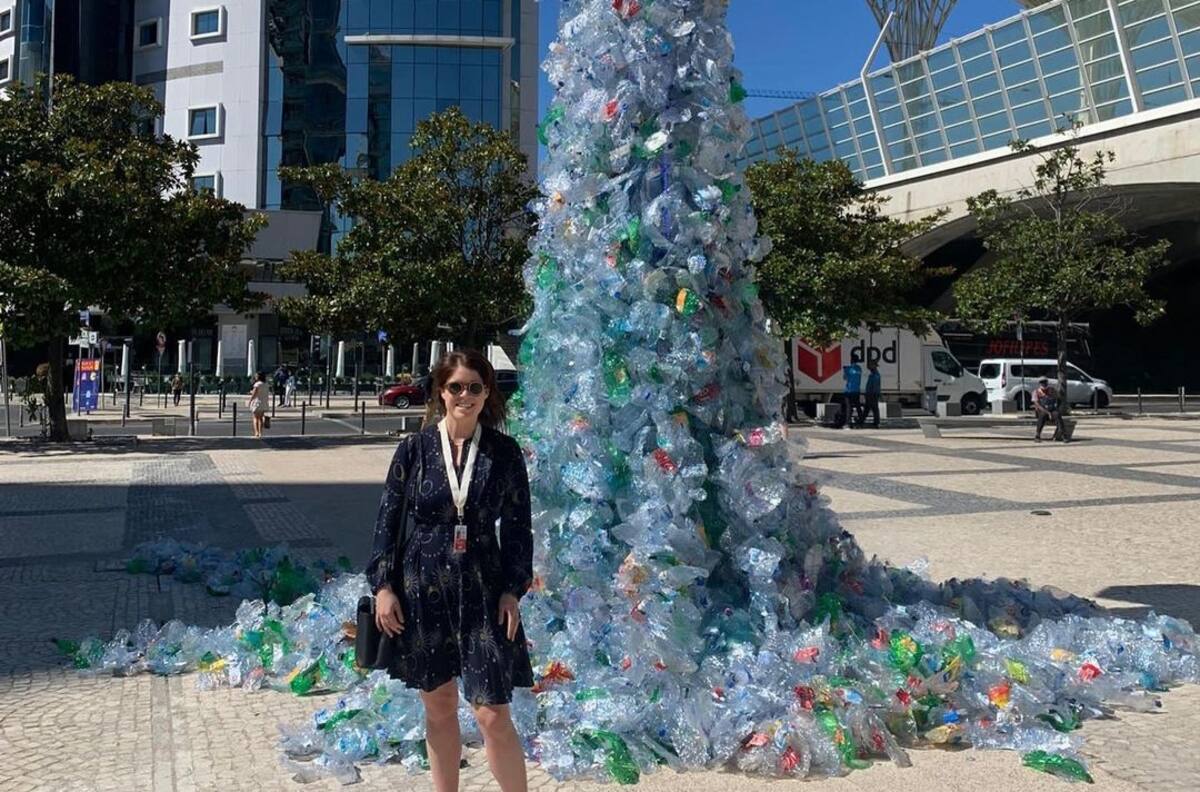 Princesa Eugenia muestra su avanzado embarazo en una visita relámpago a México