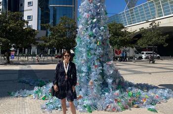 Princesa Eugenia muestra su avanzado embarazo en una visita relámpago a México