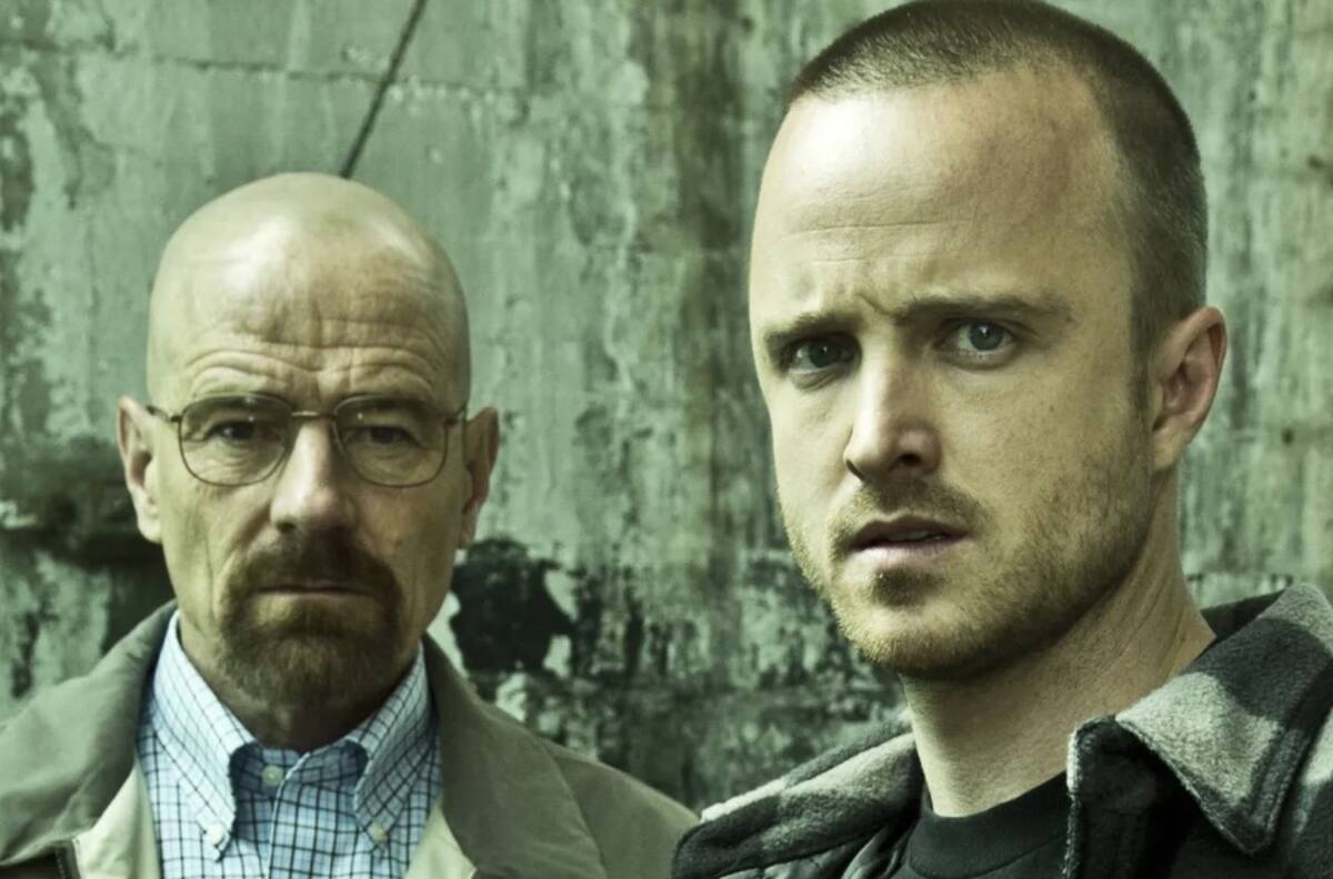 Estrella de 'Breaking Bad' toma radical decisión con su nombre y el de su hijo