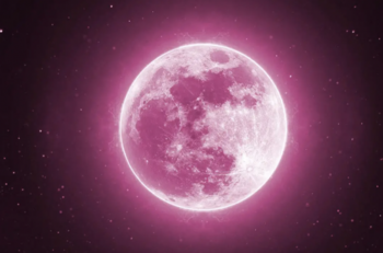 ¿Qué significa la luna rosa y qué poderes mágicos tiene sobre las personas?
