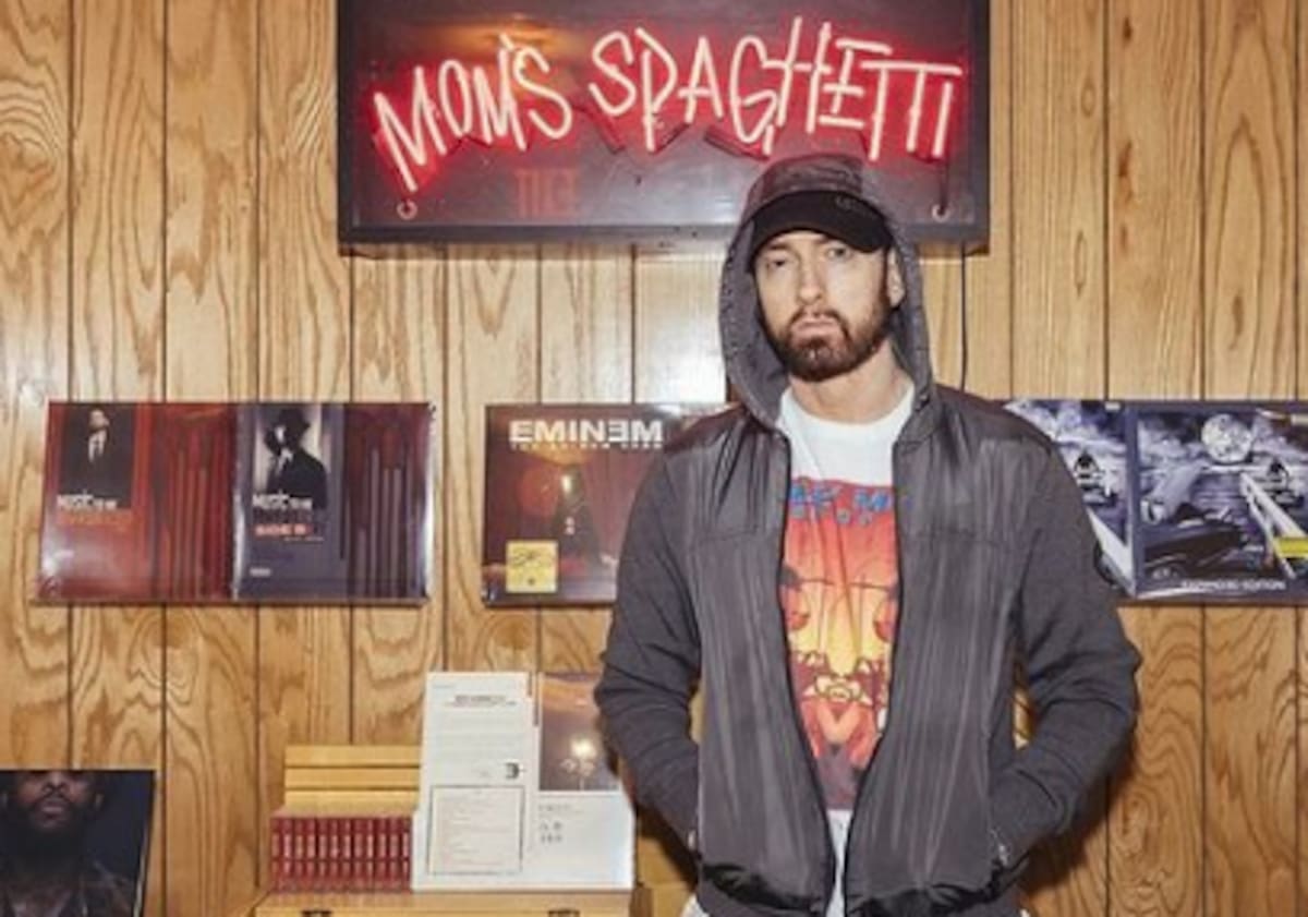 ¿Qué significa que Eminem se haya hincado en el show de medio tiempo y porqué causó controversia? - Créditos: Instagram