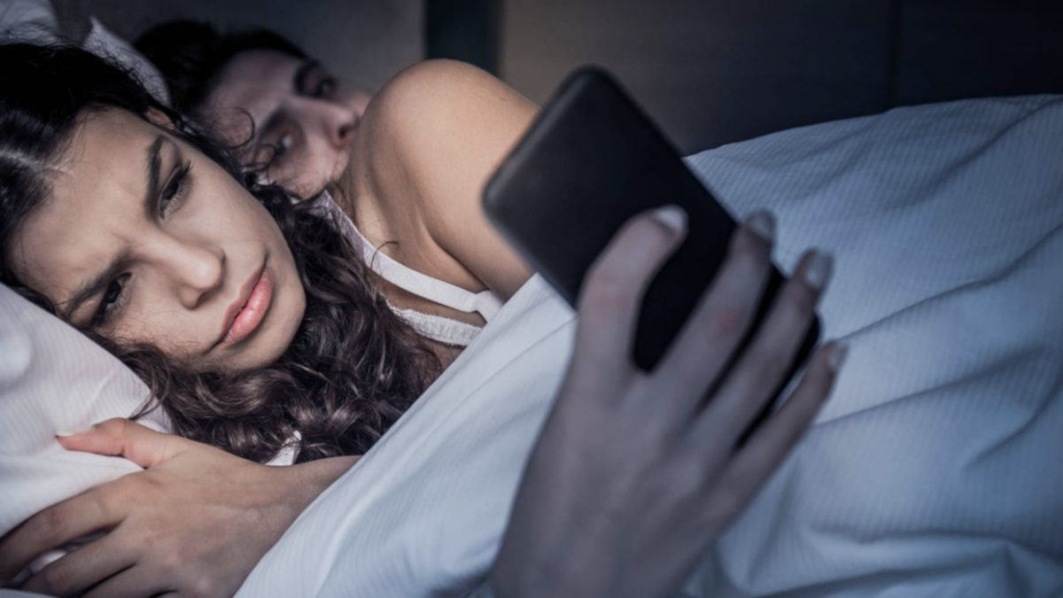 ¿Qué significa soñar que tu pareja te engaña?