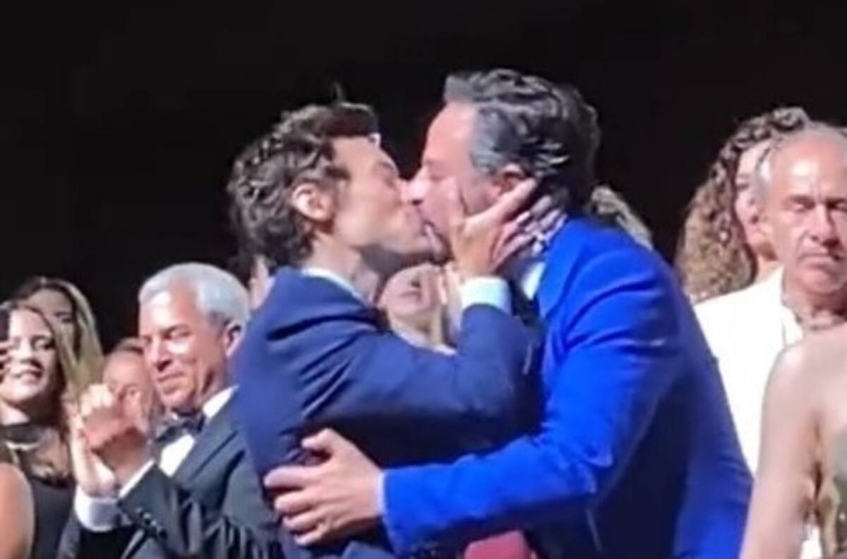 Quién es el actor al que Harry Styles besó en la boca en Venecia