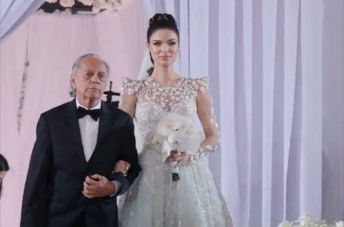 Quién es el hombre que entregó a Nadia Ferreira en su boda con Marc Anthony