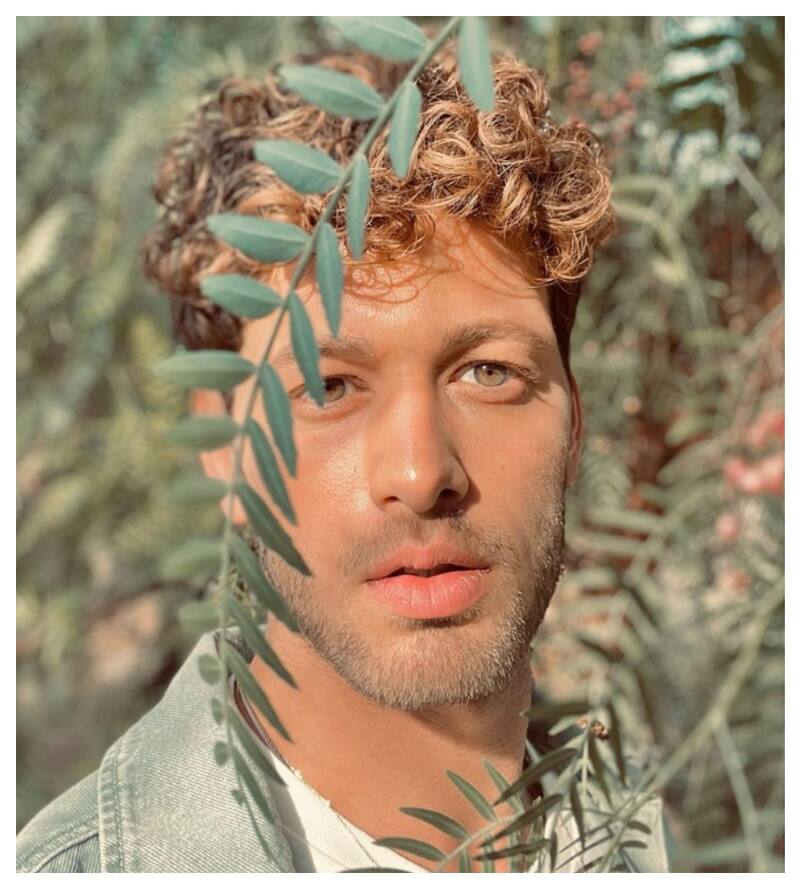 El actor Rami Narin tiene a su cargo al personaje de Alper, un extravagante propietario del bar de la isla.