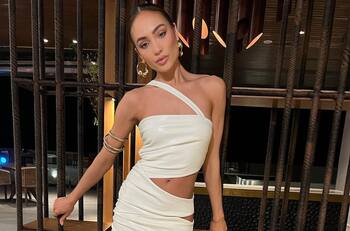 El extraño atuendo de la nueva Miss Universo que presumió en su paso por Tailandia