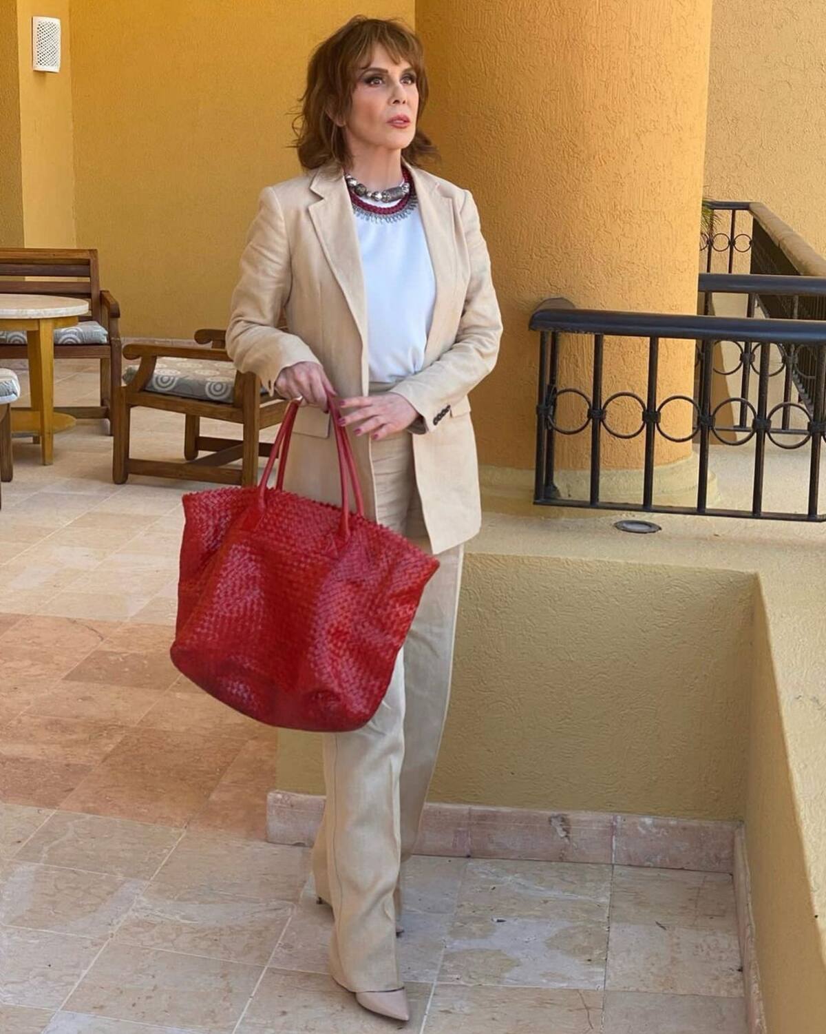 Rebecca Jones vuelve a encender las alarmas por su extrema delgadez - Créditos: Instagram