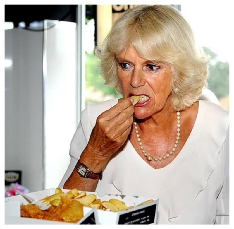 La reina consorte Camila es fanática del fish and chips envuelto en papel.