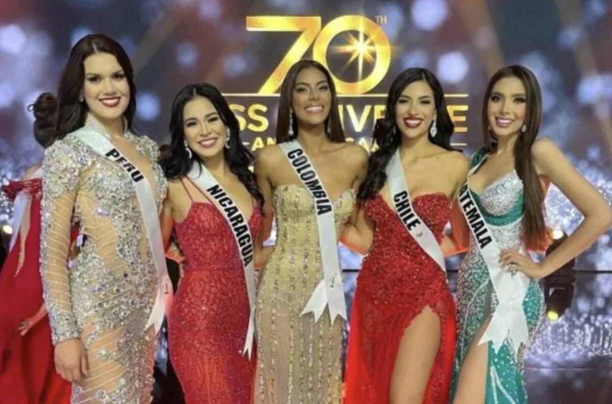 Reina de belleza latina luce su avanzado embarazo en traje de baño