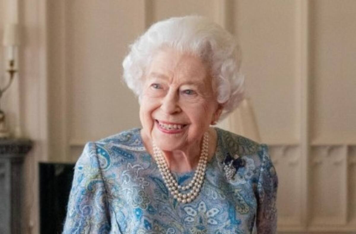 Reina Isabel II se obsesionó en sus últimos días por seguir a un conductor de televisión