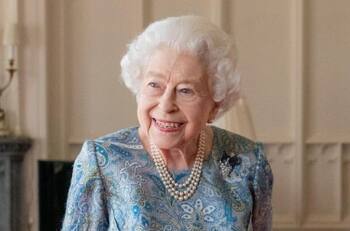 Reina Isabel II se obsesionó en sus últimos días por seguir a un conductor de televisión