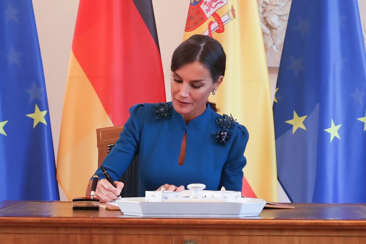 Reina Letizia ha cautivado con su look - Créditos: Twitter