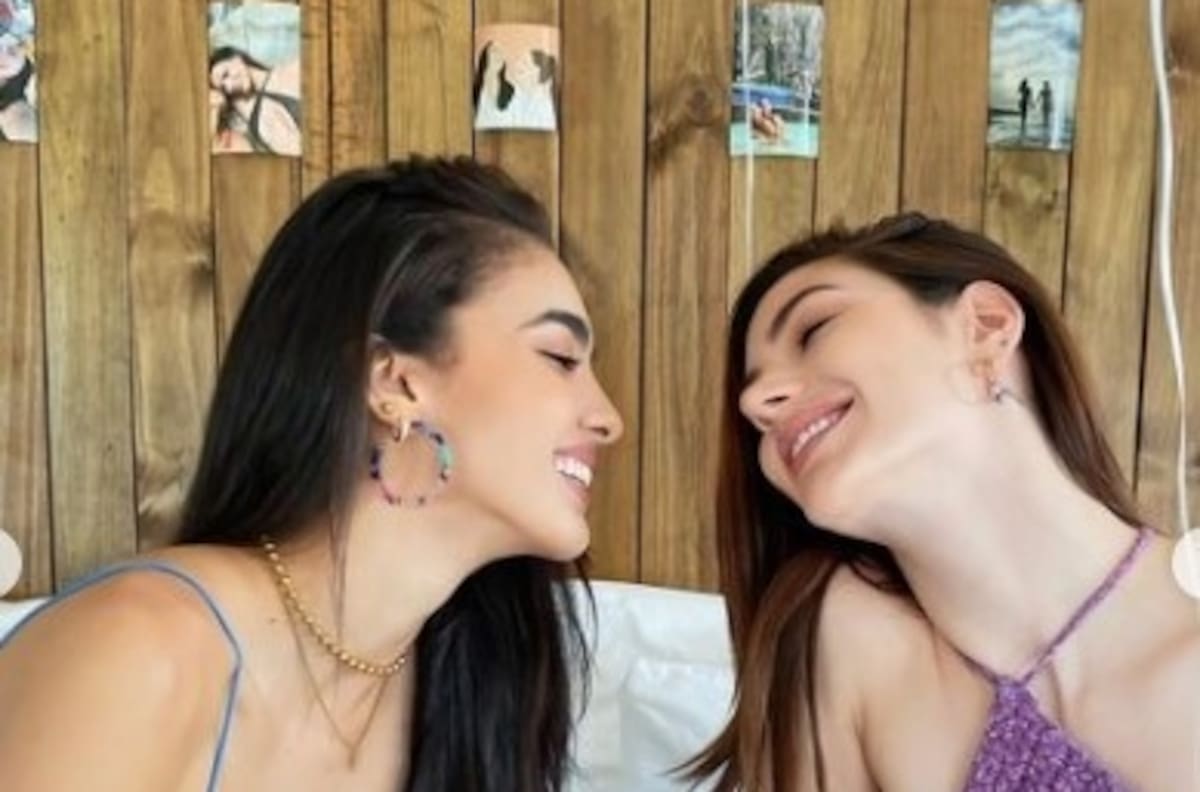 Reinas de belleza que se casaron muestran con orgullo el primer beso durante su luna de miel