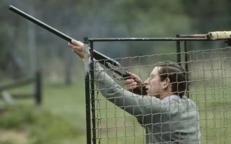 Rey Carlos III cazando, cuando aún era el príncipe de Gales. La pasión ambientalista del rey se contradice con esta tradición tan arraigada en la monarquía británica.