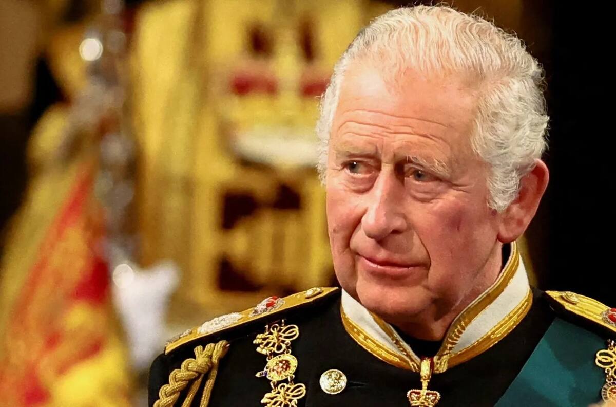 Rey Carlos III es acusado de enriquecerse con propiedades del pueblo y no de la realeza