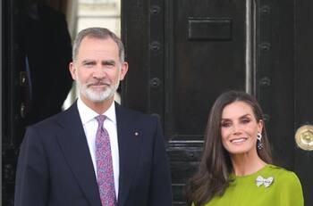 Rey Felipe VI y la reina Letizia ya llegaron a Londres para la coronación de Carlos III