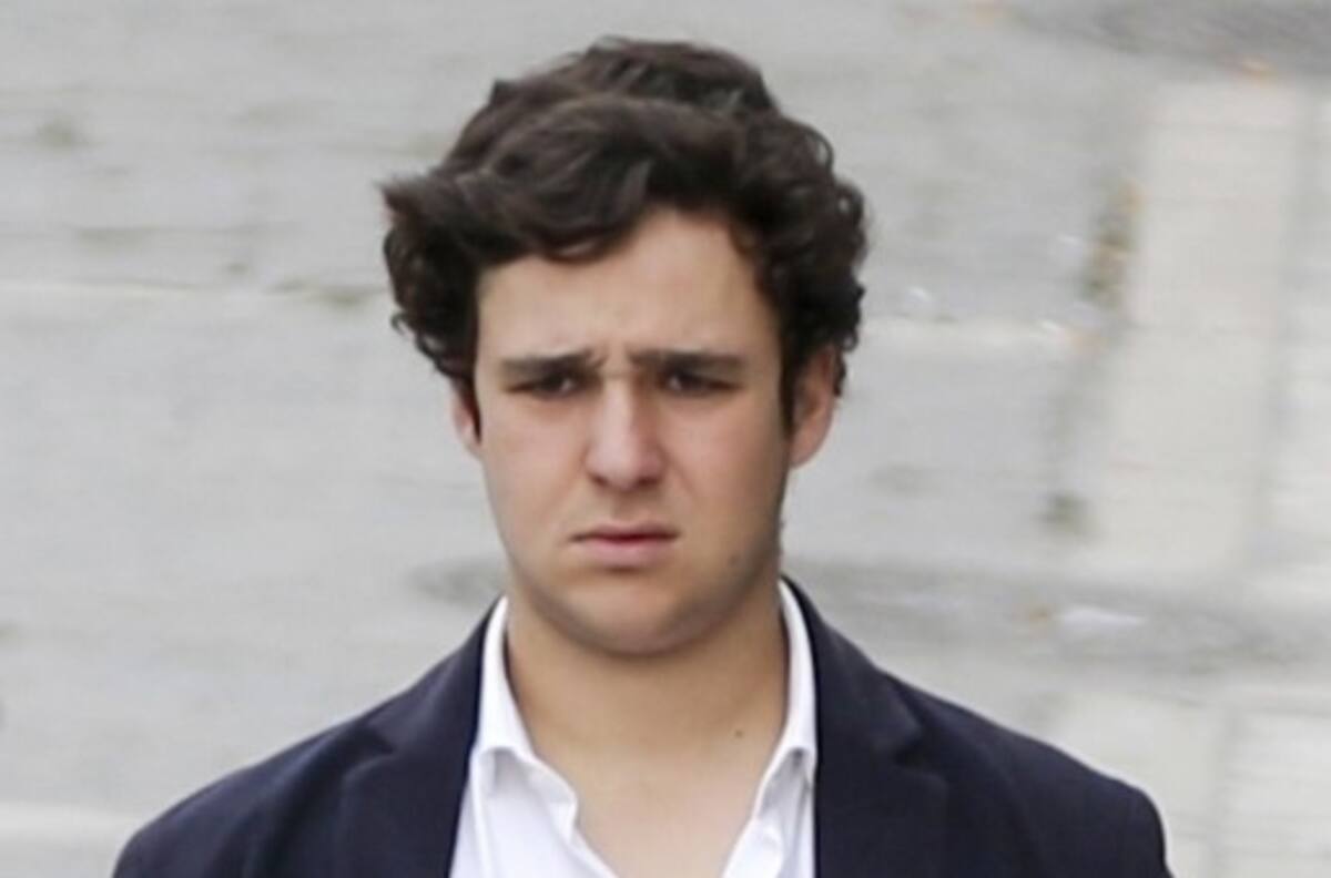 Rey Juan Carlos I acude a redes de protección en Abu Dabi para nieto con abstinencia de diversión