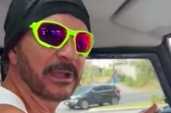 Arjona sorprende a un revendedor y le pregunta: "¿A cuánto las entradas amigo?"