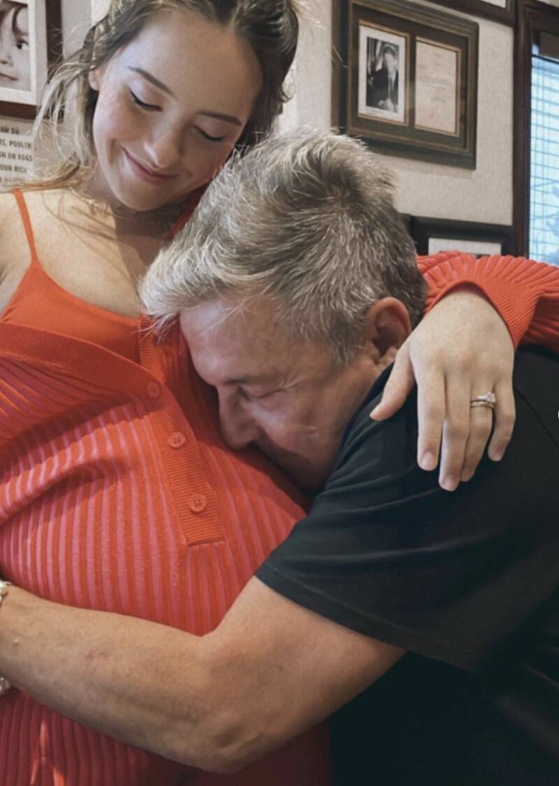 Ricardo Montaner publica la foto cargando a un bebé y las redes explotan. - Créditos: Instagram