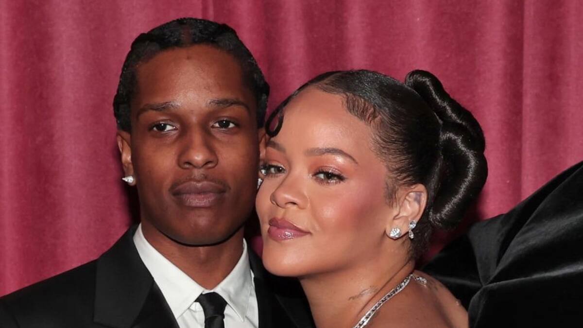 Rihanna acapara los Globos de Oro con su atuendo de terciopelo y por broma que le hicieron