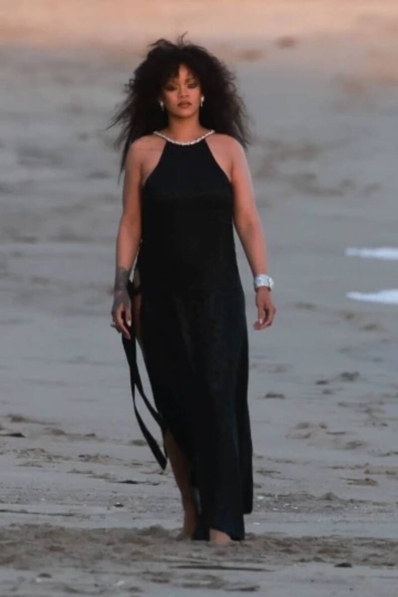 Rihanna es captada con su bebé en un día de playa - Créditos: Instagram