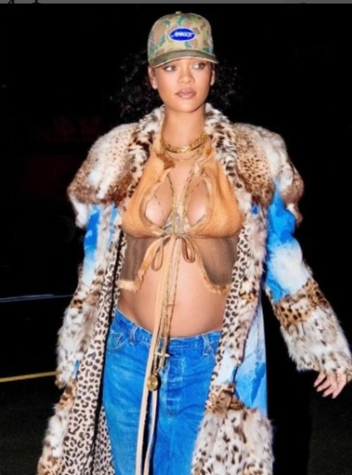 Rihanna es captada con un anillo puesto en su dedo anular - Créditos: Instagram @ririgalbadd