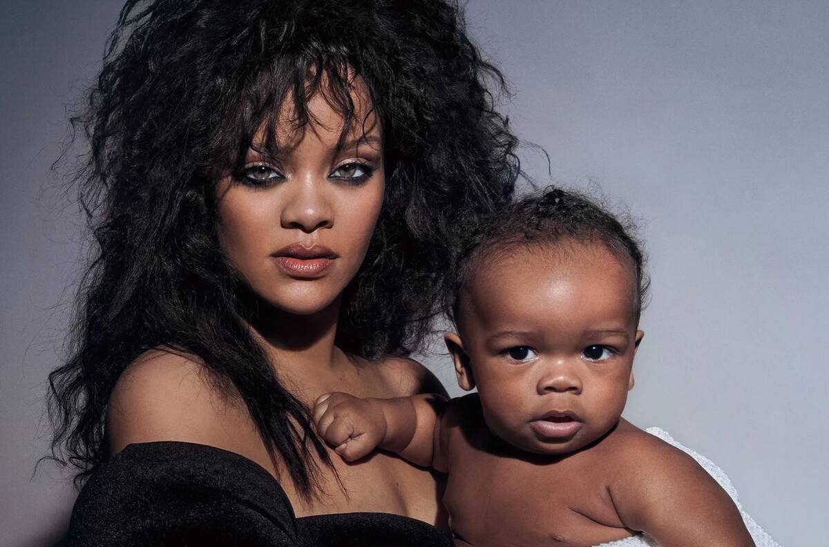 Rihanna se tomó la portada de Vogue para presentar su hijo al mundo
