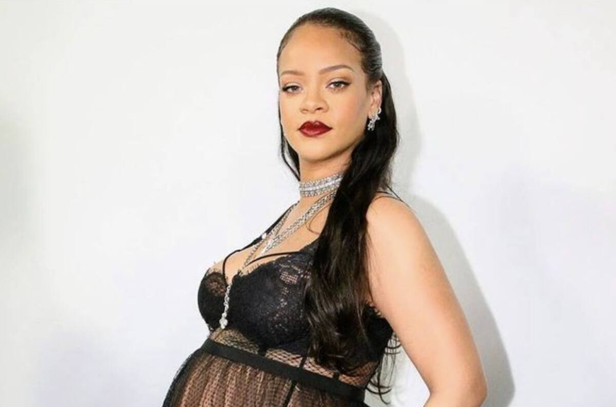 Rihanna asombra en desfile de Dior, llega con un bikini que dejó al descubierto su baby bump
