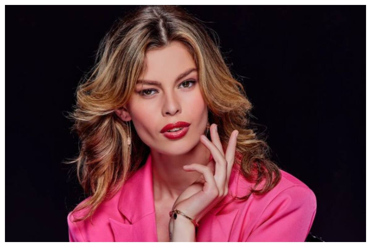 Rikkie Kollé se adjudicó el concurso Miss Universo Países Bajos y es la primera mujer transgénero que es envestida reina de belleza en su país.