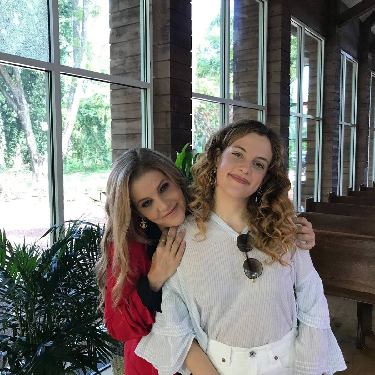 Riley Keough rompe el silencio tras la muerte de su madre - Créditos: Instagram